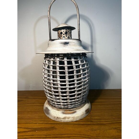 Candle Holders Retro Rattan Candle Holder with Candle Archipelago Botanicals can - Picture 2 of 7